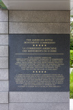 Plaque commémorative au centre des visiteurs du cimetière Amé