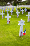 Pierres tombales au cimetière Américain de Normandie à Collev