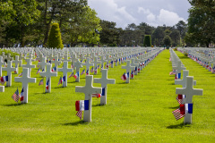 Pierres tombales au cimetière Américain de Normandie à Collev