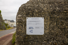 Plaque expliquant le type de bunker qui se trouve à Granville e
