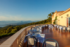 Terrasse du restaurant Le Belvedère surplombant la Méditérran