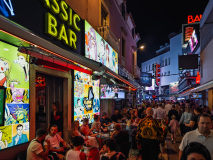 Vie nocturne sur Cândido dos Reis,  Albufeira, Portugal