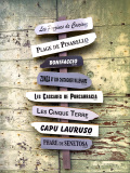 Signalisation routière et touristique dans la ville de Sartène