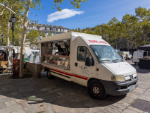 Camion à viande corse au marché public, Bastia, Corse, France.