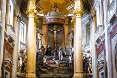 Instalation représentant la cruxifixion de Jésus à l'intérie