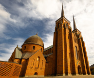 Vue extérieure de la cathédrale de Roskilde au Danemark.