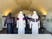 Costume de confréries corses, musée de la Corse, Corte, Haute-