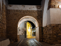 Entrée dans la viellie ville de la rue Ropouso.
