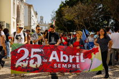 Manifestaation en souvenir de la révolution des Œillets qui a