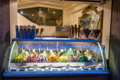 Comptoir de gelato en soirée, Florence, Italie.