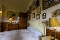 Chambre de Claude Monet dans sa maison de Giverny, Eure, France.