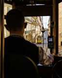 Chauffeur du fameux tram 28 traversant Lisbonne