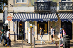 Pastéis de Belém. Grand café lumineux proposant des pâtisser