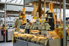 Étalage de morue séchée au marché publique de Porto.