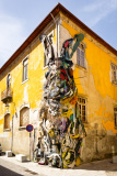 "Half Rabbit", de l'artiste portugais Bordalo II.