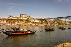 Bateaux typiques servant autrefois au transport des fûts de Por