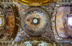 Coupole d'une église romaine. Rome, Italie.