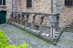 Arches de l’ancien cloître, place Jean-de-Chatillon. Saint-Ma