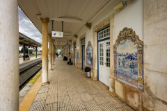 Extérieur de la gare ferrovière de Santarem au Portugal.