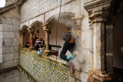 Artisants du patrimoine travaillant sur le Palais National de Pe