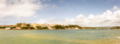 Vue panoramique de Vila Nova de Milefontes à partir de la plage