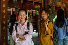 Jeunes étudiantes au Temple de la litérature à Hanoi.