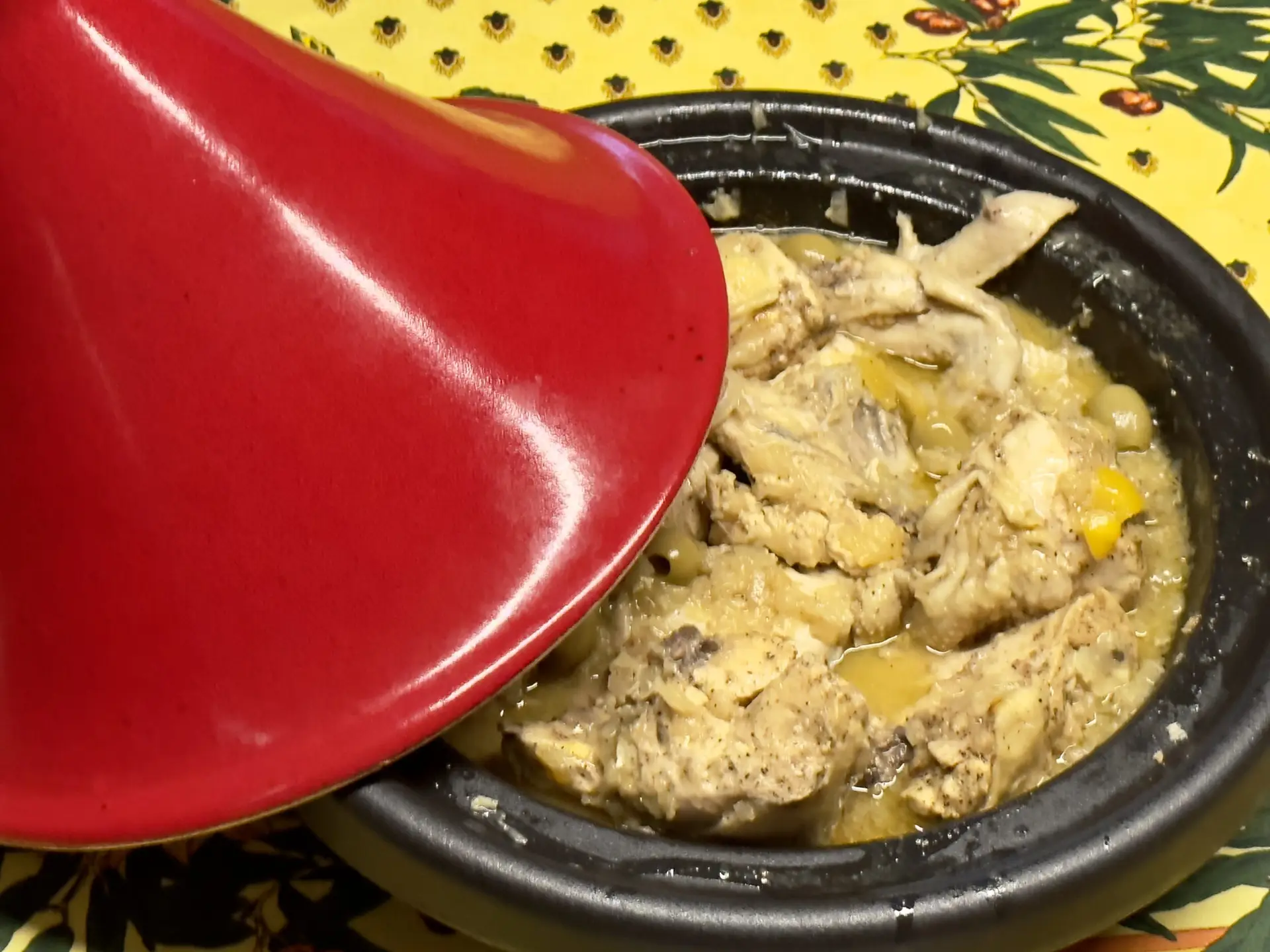 Tajine de poulet au citron et aux olives